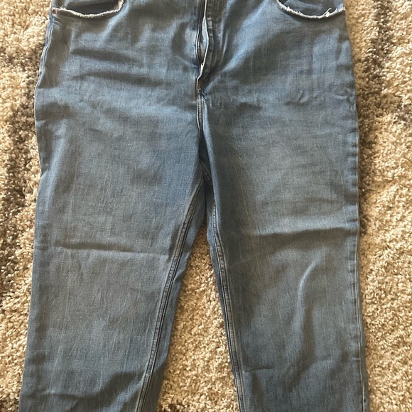 Abercrombie and Fitch Ankle Straight Ultra High Rise Jeans - Picture 4 of 5